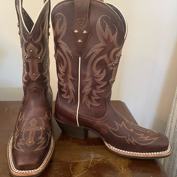 NWOT Ariat Women’s Cowboy Boots - Picture 2 of 6